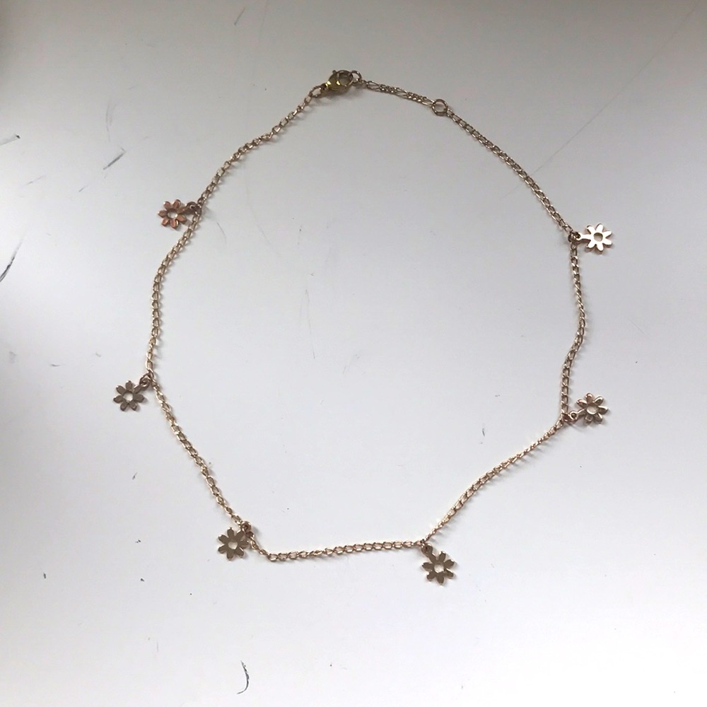 Gold Colored Flower Choker Necklace | BRANDY MELVILLE